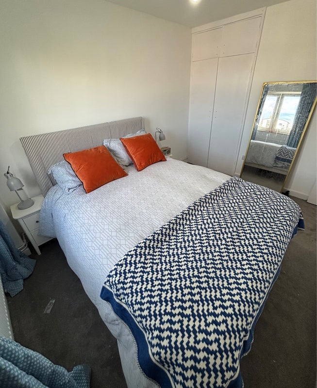 Room Deeley Road in Greater London