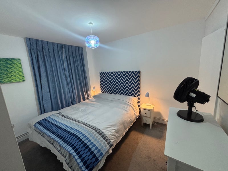 Room Deeley Road in Greater London