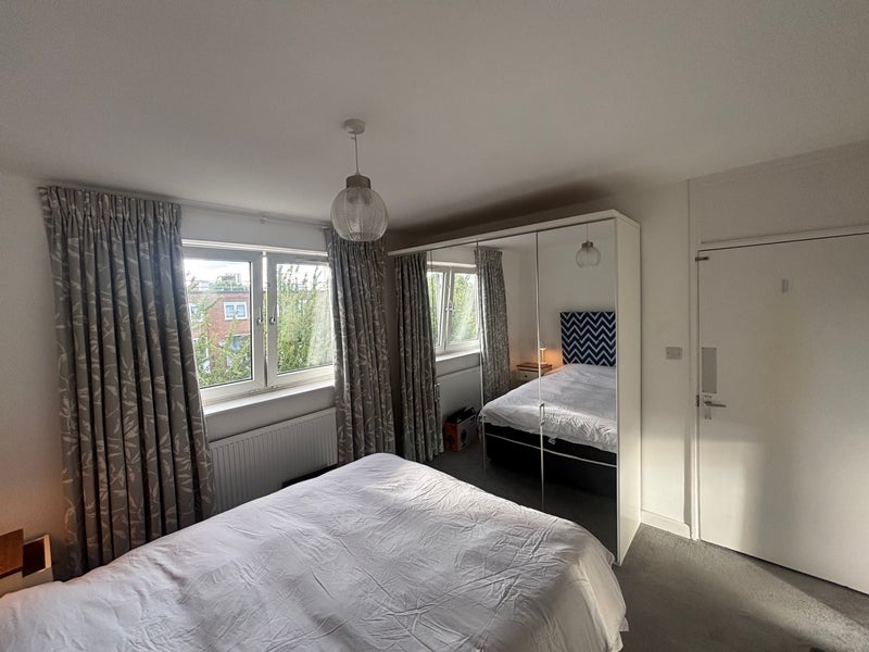 Room Deeley Road in Greater London
