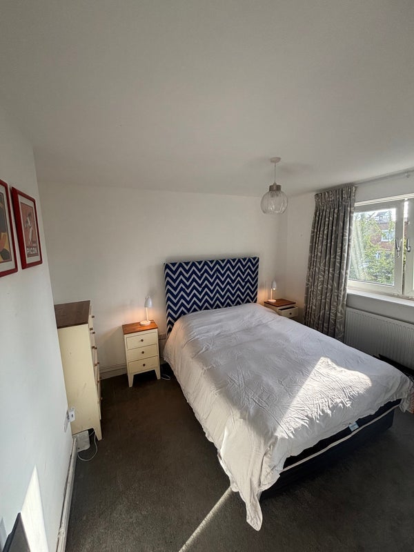 Room Deeley Road in Greater London