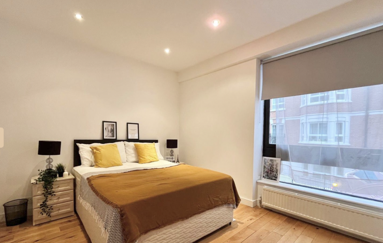 Flat Sutton Court Road in Greater London