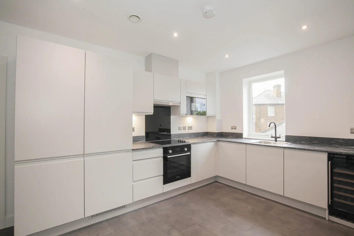Flat Kew Bridge Road in Greater London