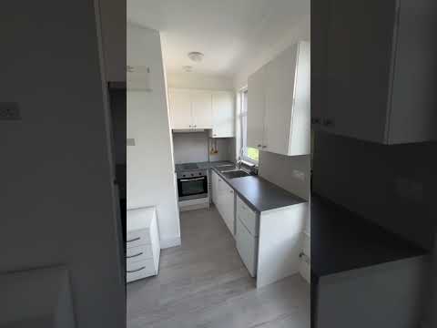 Flat Warwick Road in Greater London