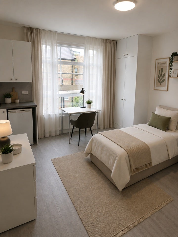 Flat Warwick Road in Greater London
