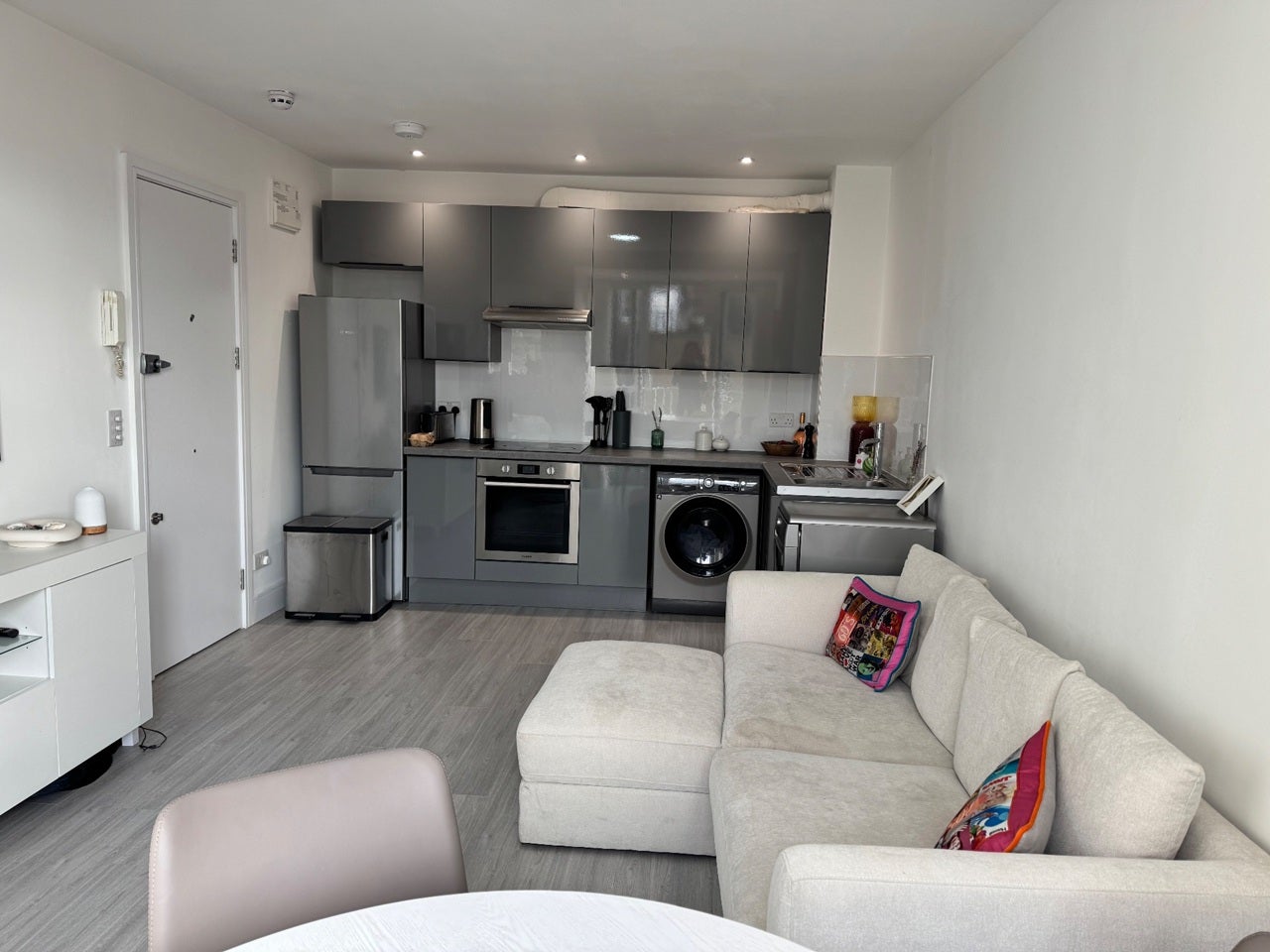 Flat Warwick Road in Greater London