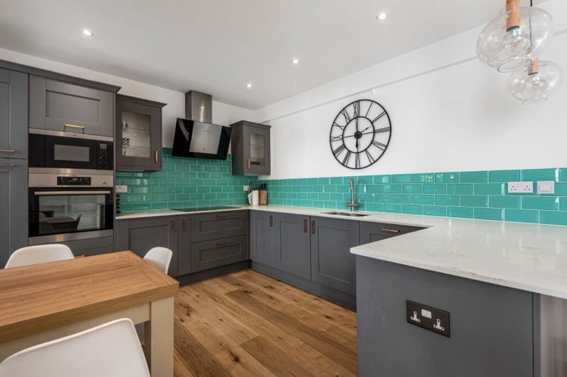 Room Long Lane in Greater London
