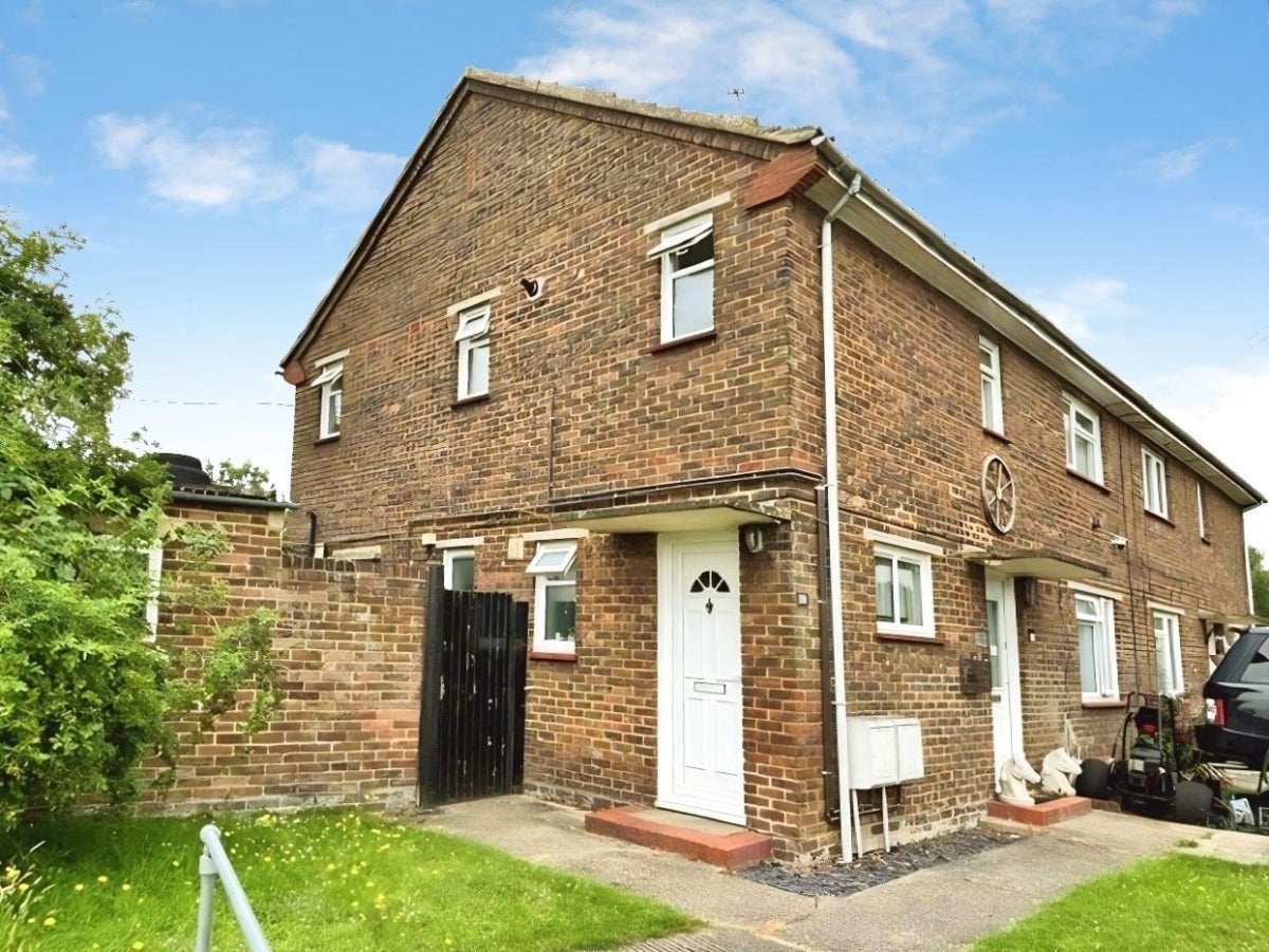 Room Commonwealth Close in Borough of Swale