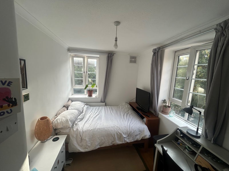 Room White Post Lane in Greater London