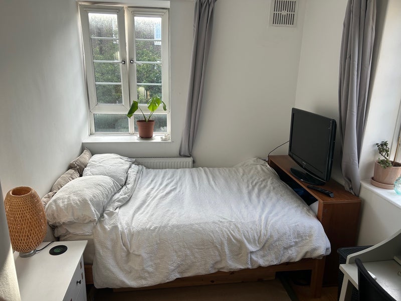 Room White Post Lane in Greater London
