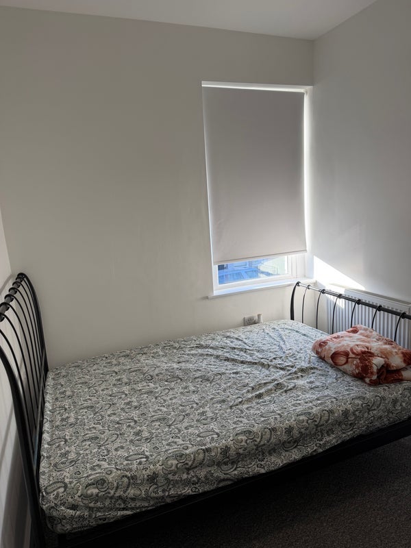 Room Hazelhurst Road in Cardiff
