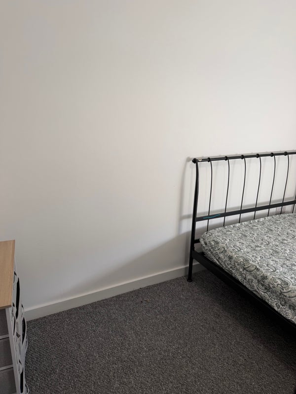 Room Hazelhurst Road in Cardiff