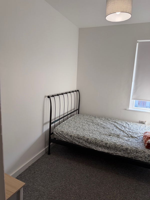 Room Hazelhurst Road in Cardiff