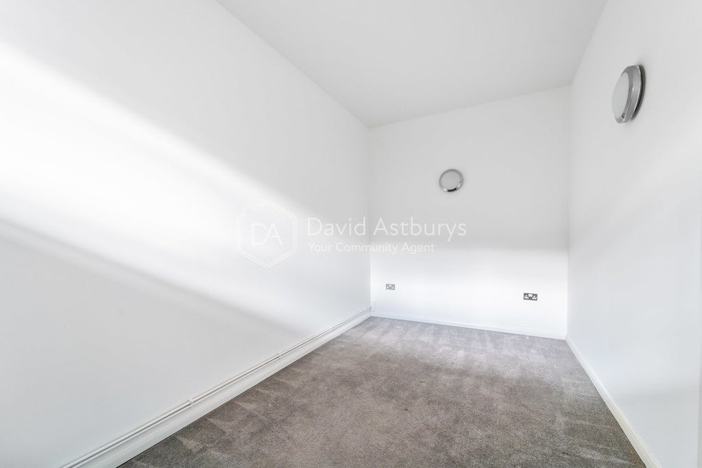 Flat Kingsland Road in Greater London