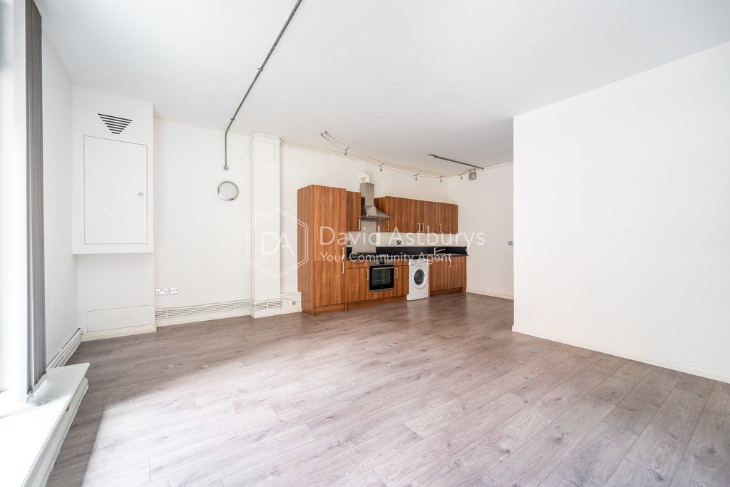 Flat Kingsland Road in Greater London