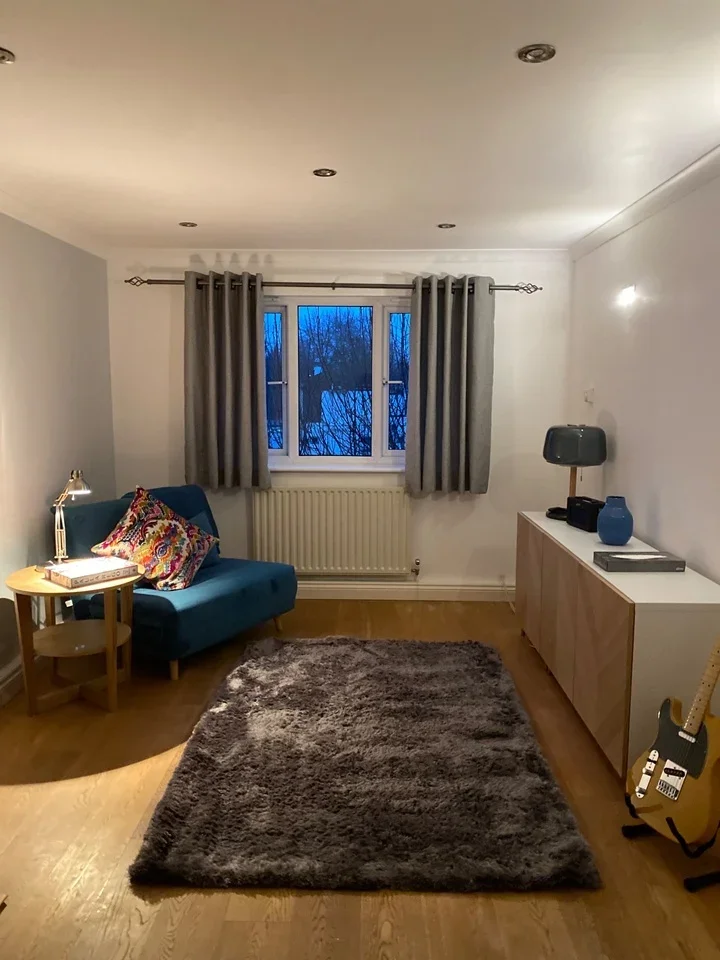 Flat Courland Grove in Greater London