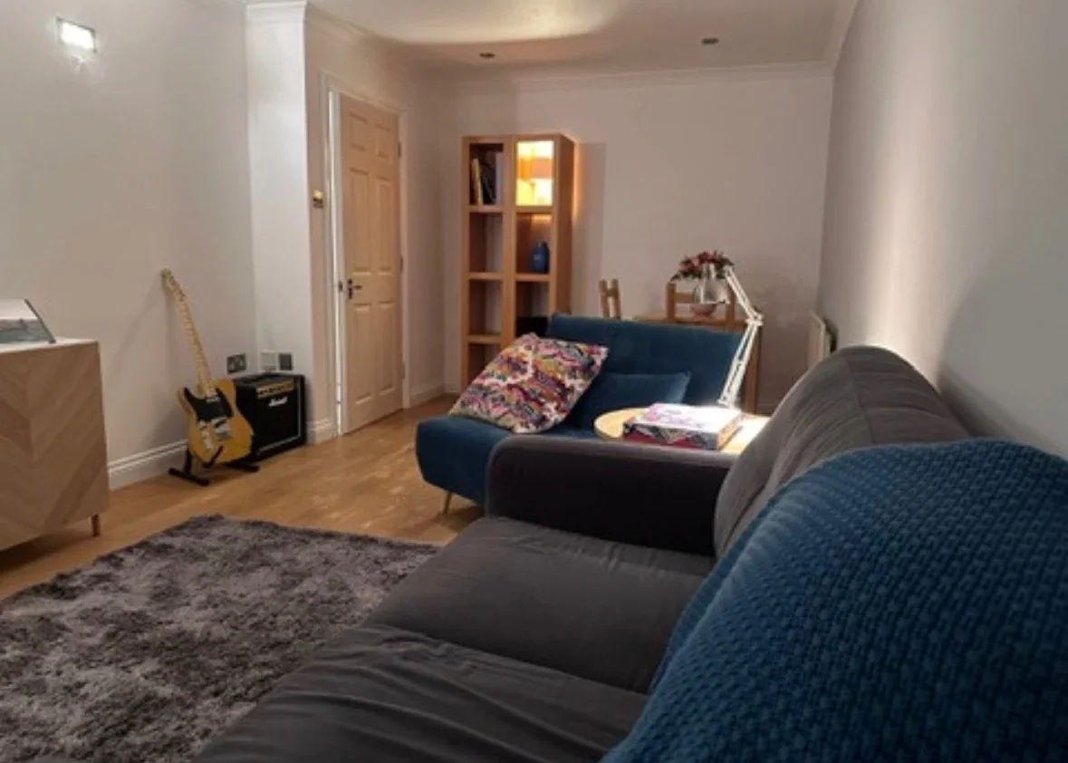 Flat Courland Grove in Greater London
