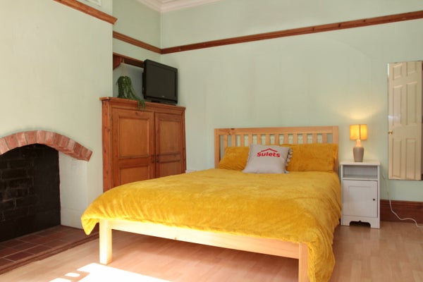Room Adderley Road in Leicester