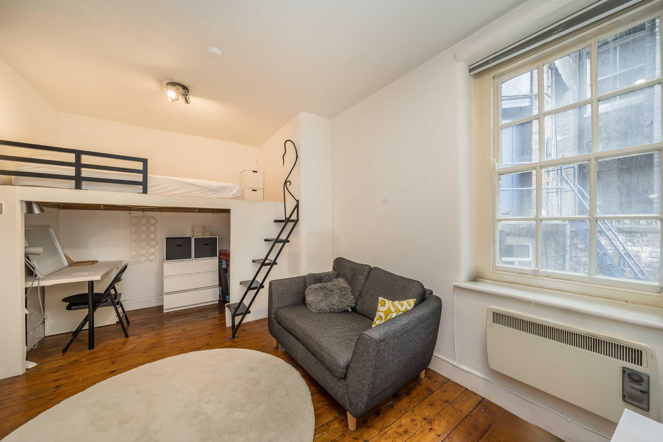 Flat Tavistock Place in Greater London