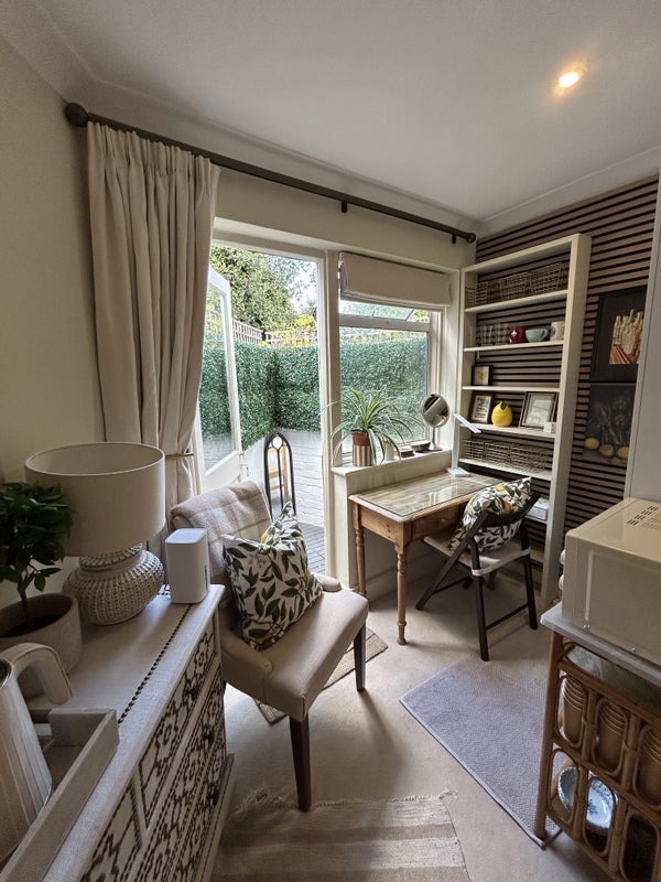Room Eccles Road in Greater London