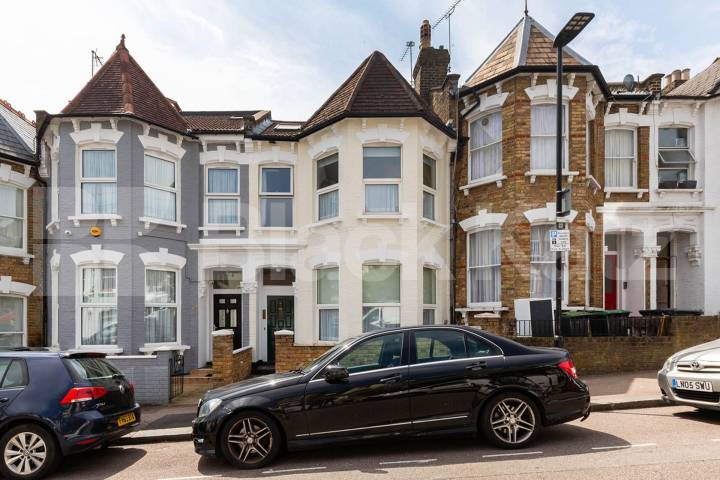 House White Lion Street in Greater London