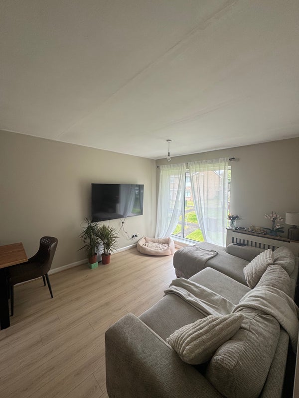 Room Merryfield Close in Metropolitan Borough of Solihull