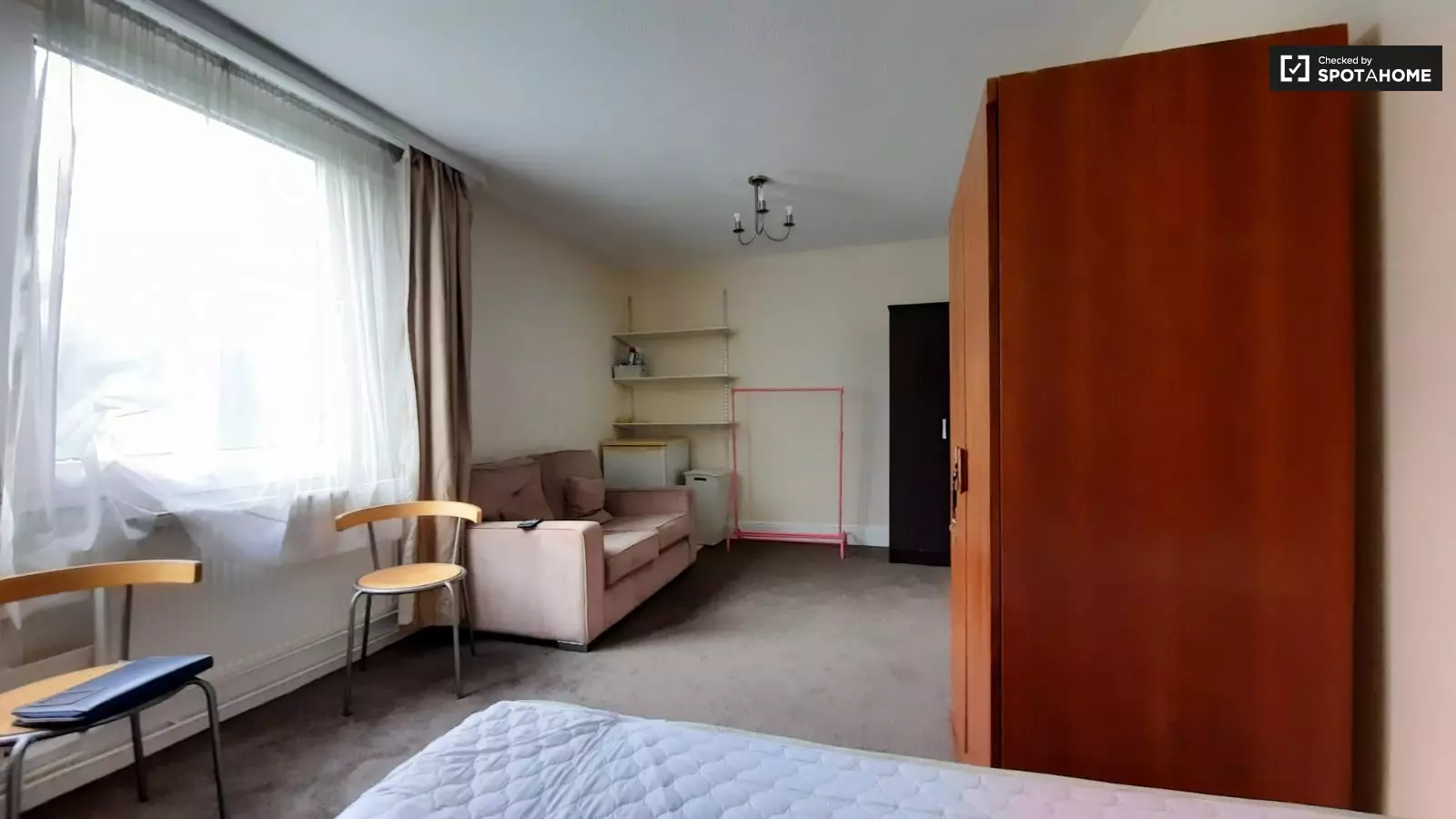 Flat Chepstow Close in Greater London