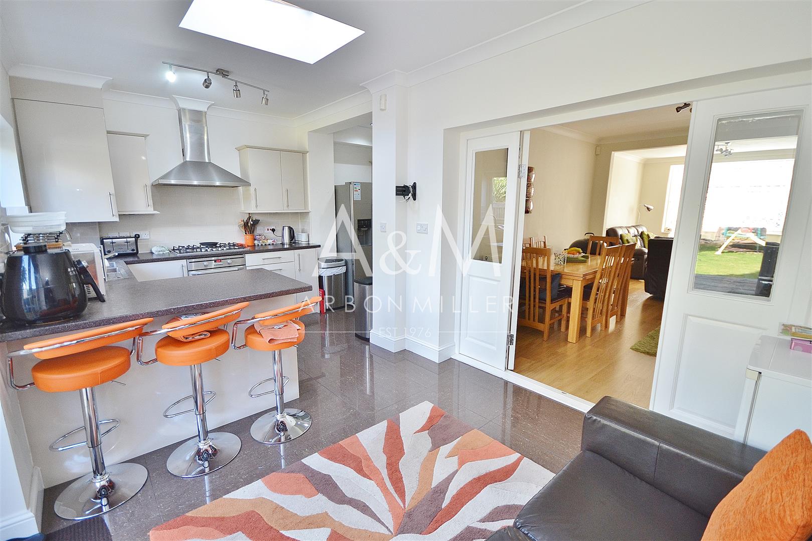 Room Queenborough Gardens in Greater London