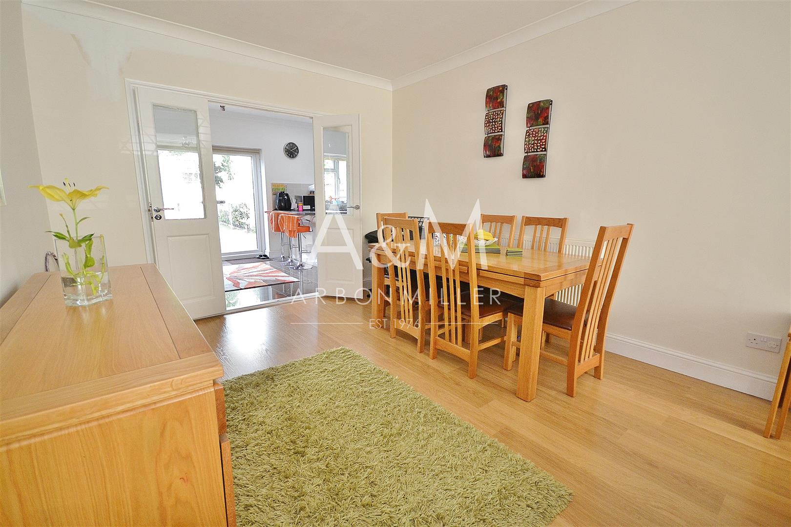Room Queenborough Gardens in Greater London