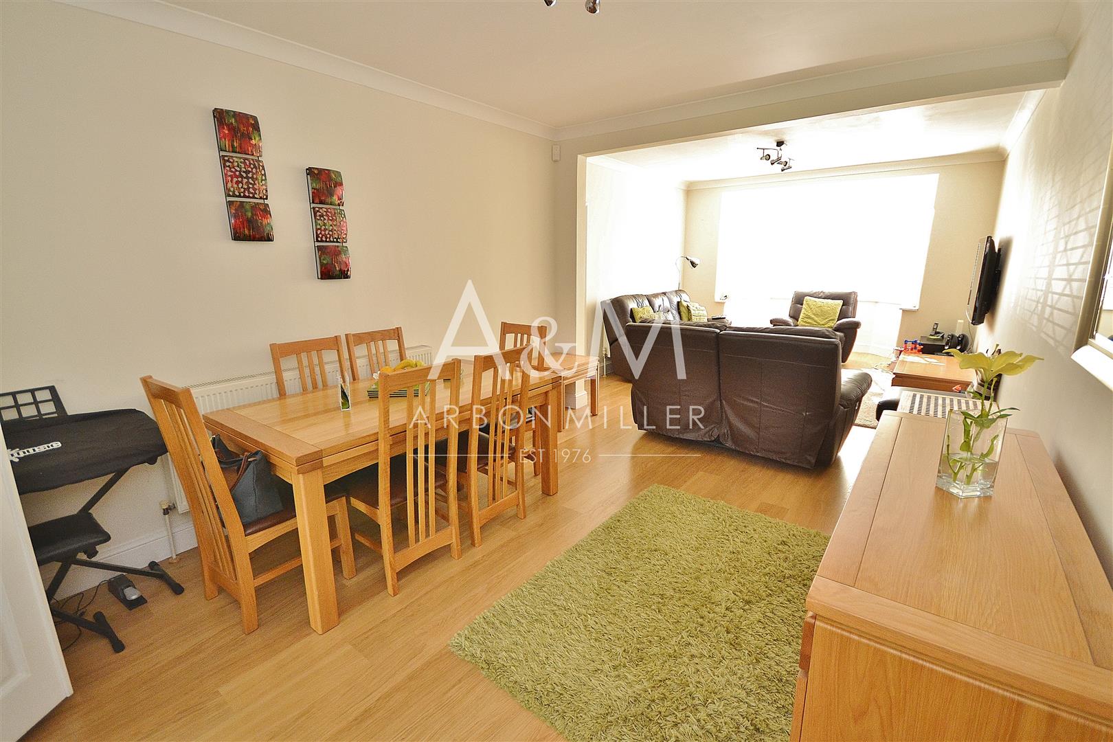 Room Queenborough Gardens in Greater London