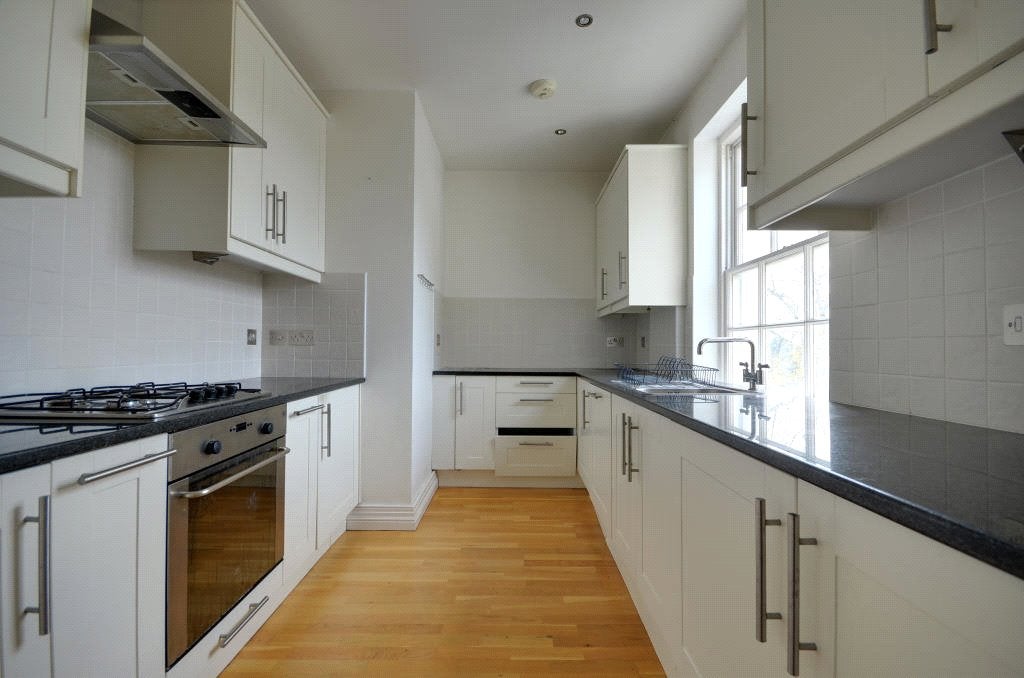 Flat Harlington Road in Greater London