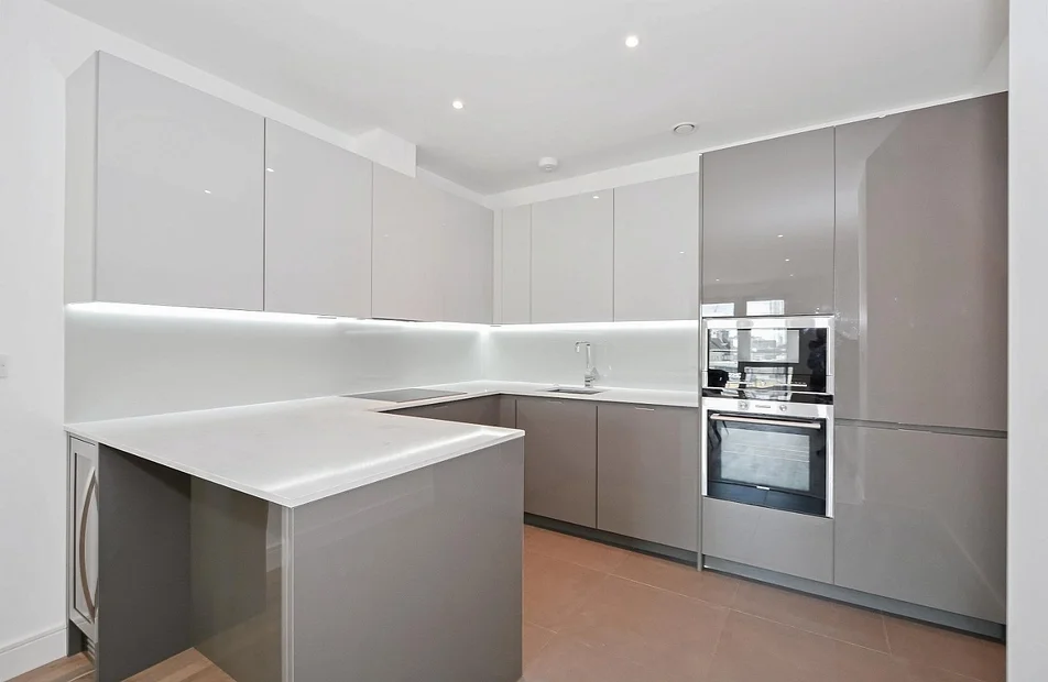 Flat Juniper Drive in Greater London