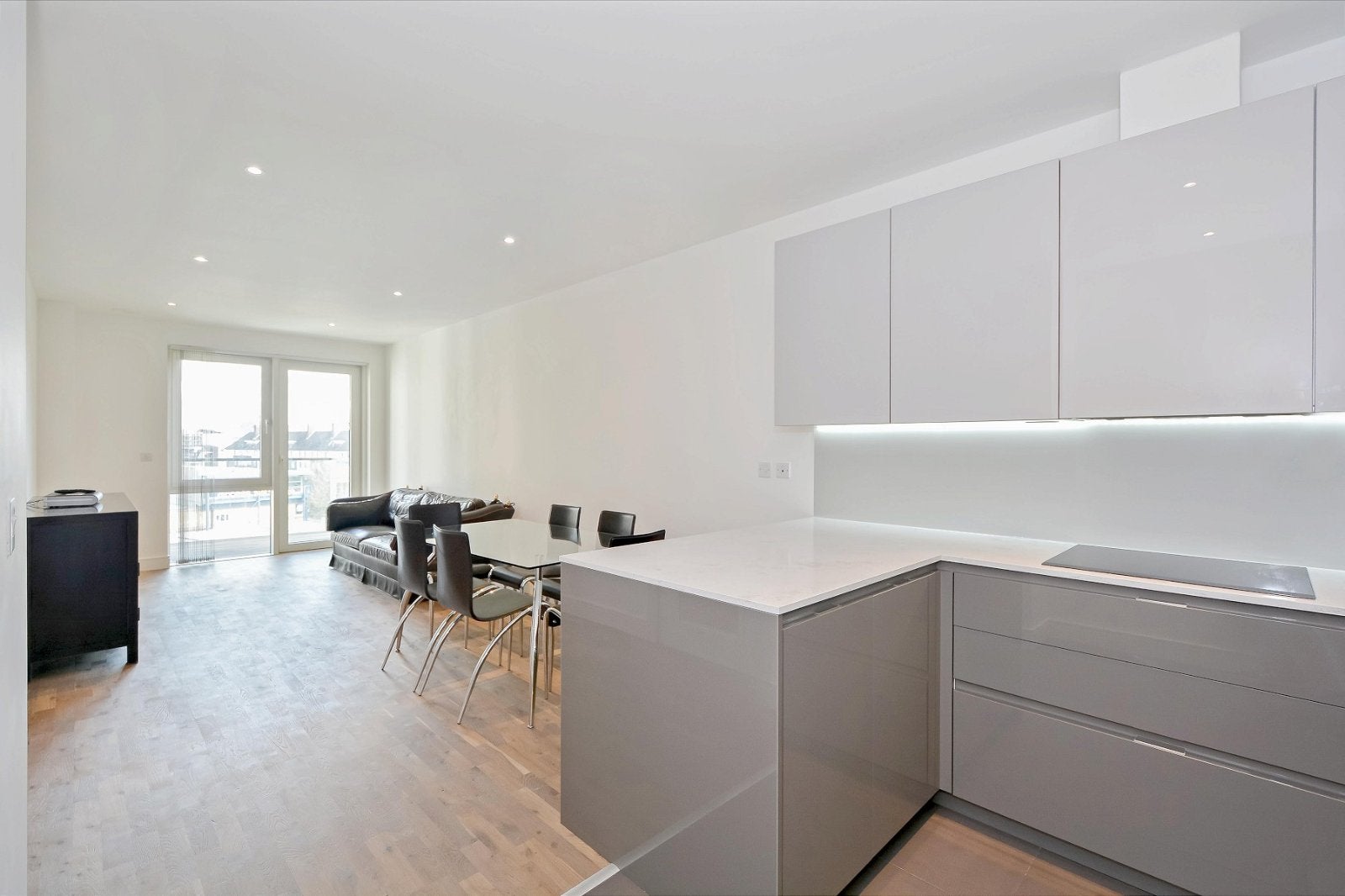 Flat Juniper Drive in Greater London