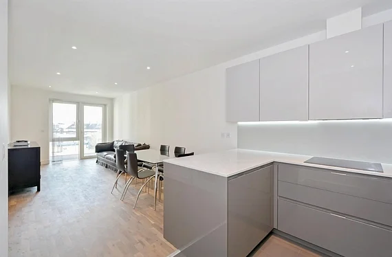 Flat Juniper Drive in Greater London
