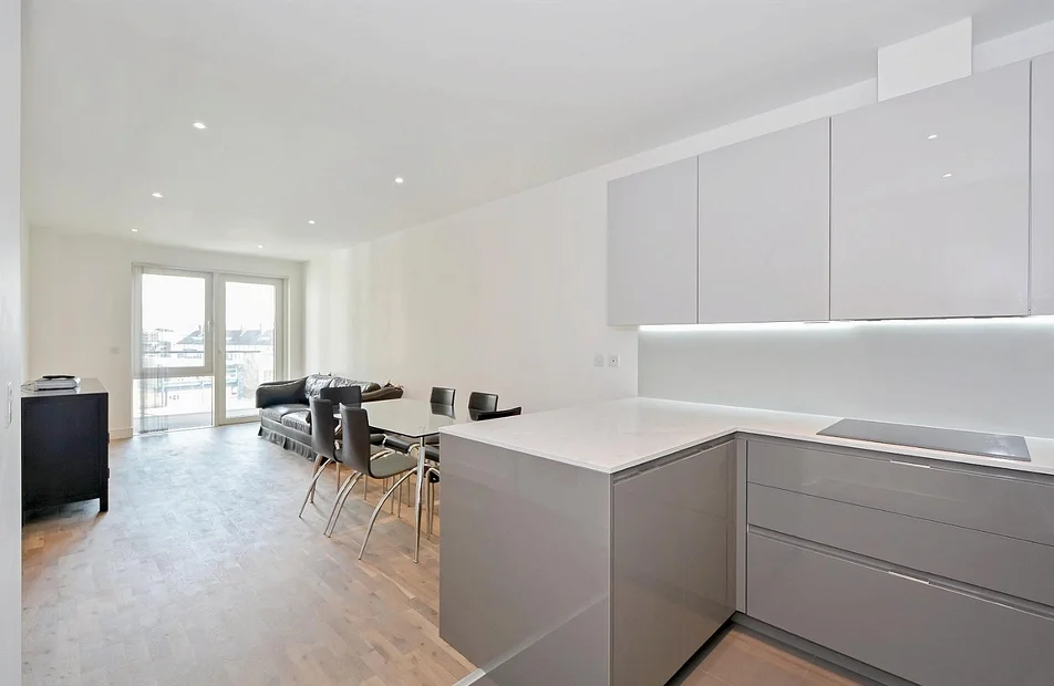 Flat Juniper Drive in Greater London