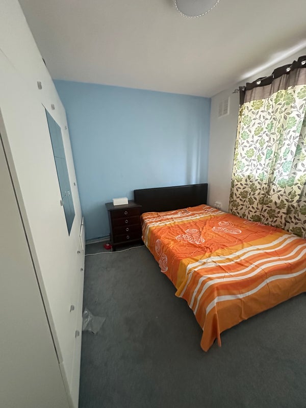 Room Belthorn Crescent in Greater London