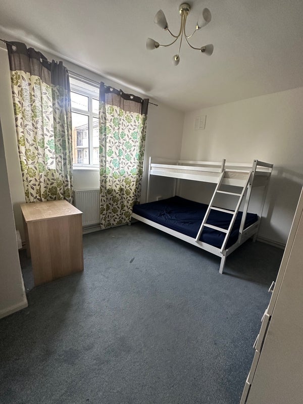 Room Belthorn Crescent in Greater London