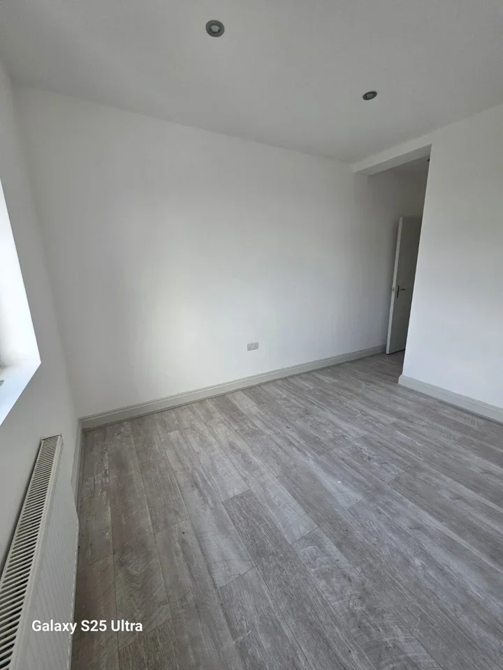 Flat Norbury Road in Greater London