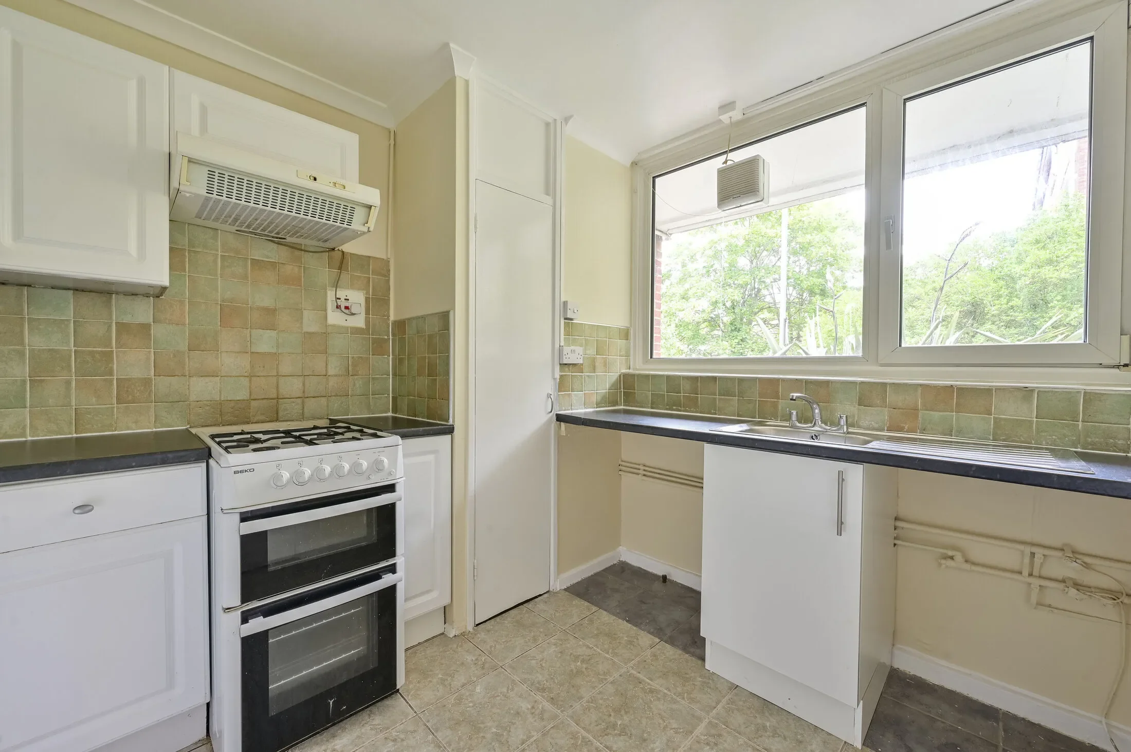 Flat Bessborough Road in Greater London