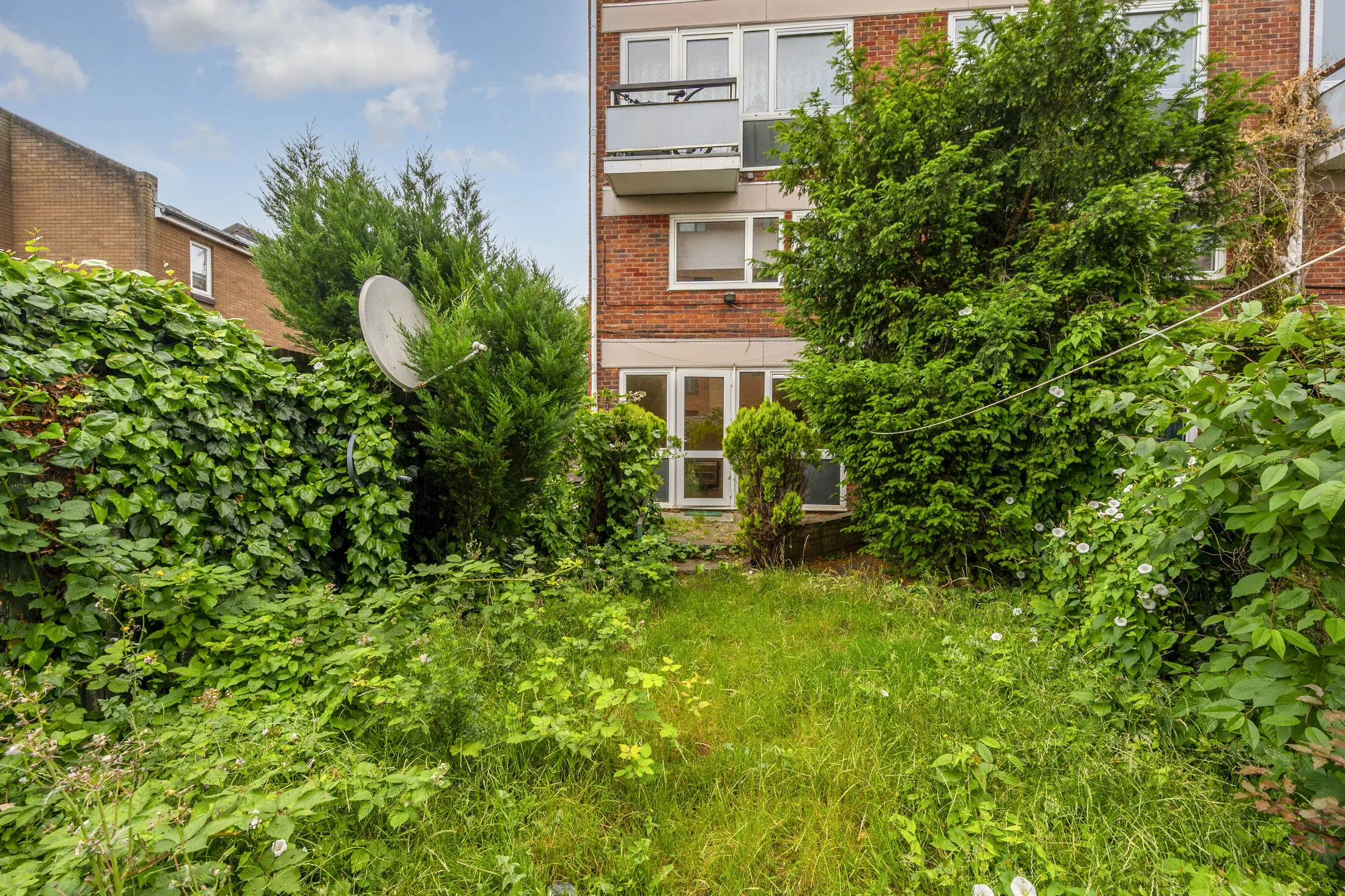 Flat Bessborough Road in Greater London