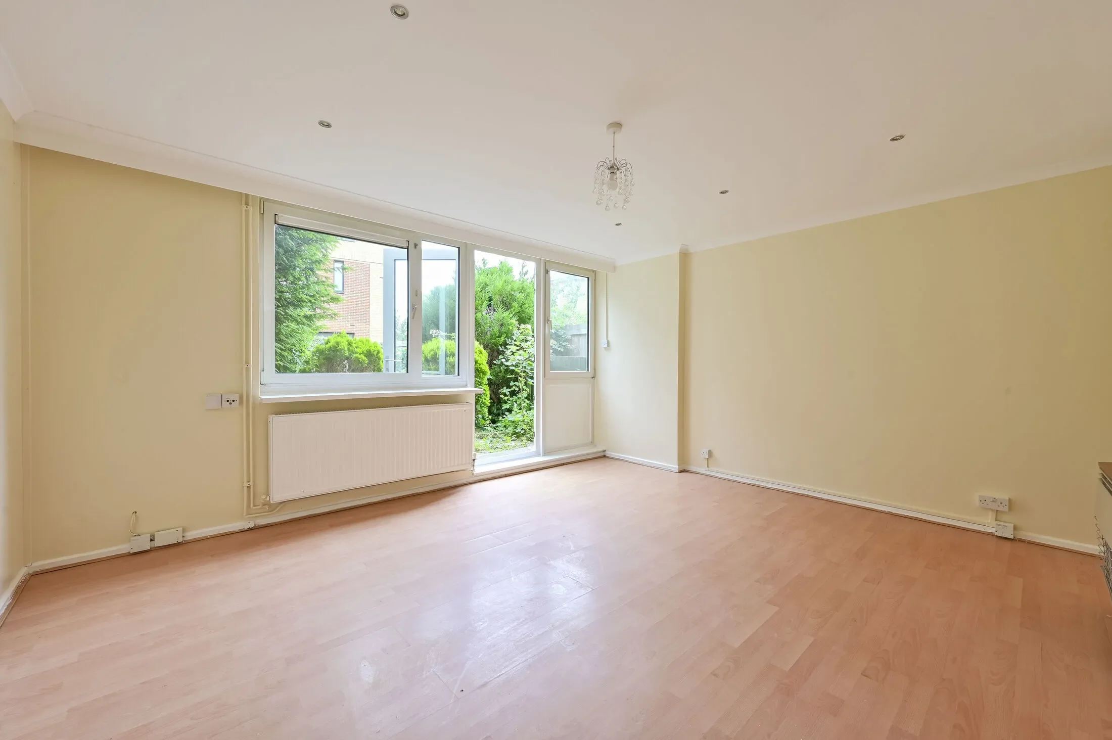 Flat Bessborough Road in Greater London