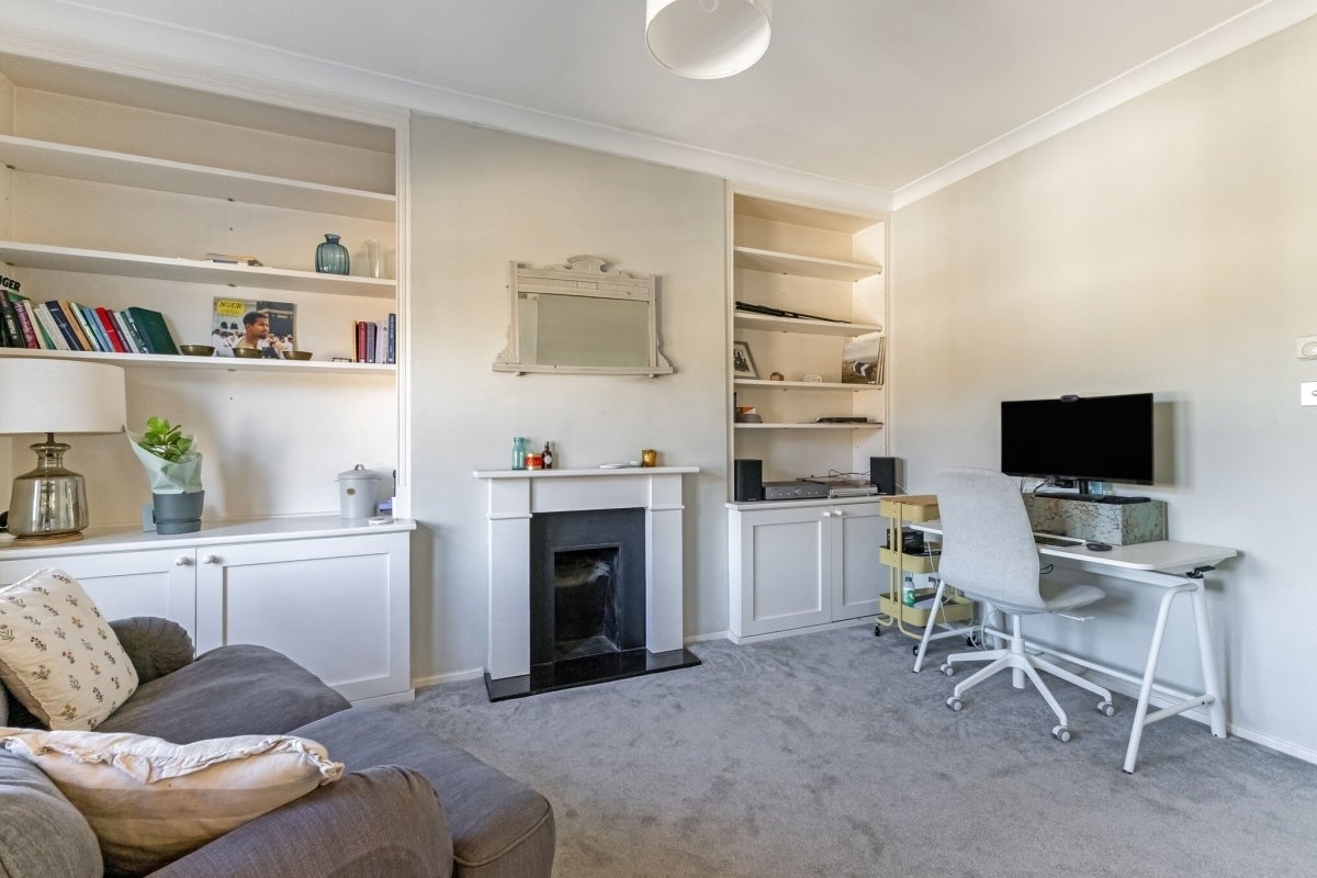 Flat Worlingham Road in Greater London