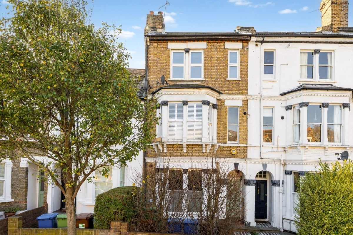 Flat Worlingham Road in Greater London