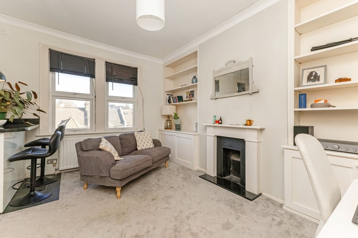 Flat Worlingham Road in Greater London