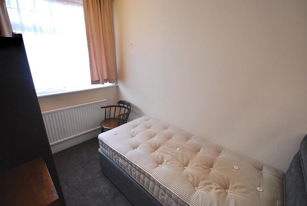 Flat Thurlby Road in Greater London