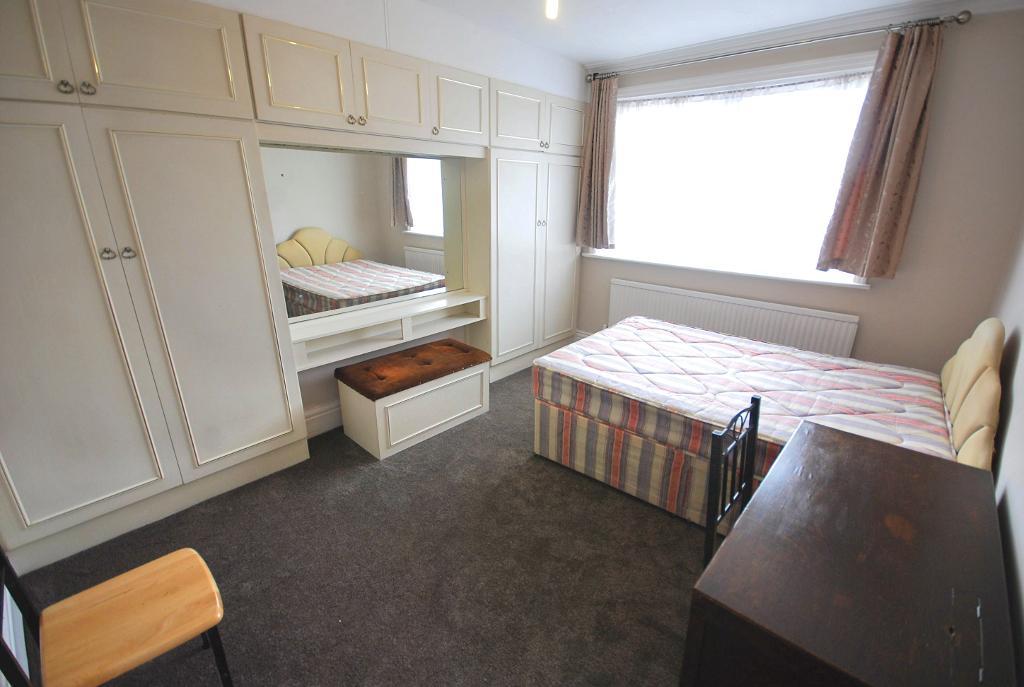 Flat Thurlby Road in Greater London
