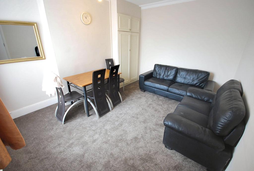 Flat Thurlby Road in Greater London