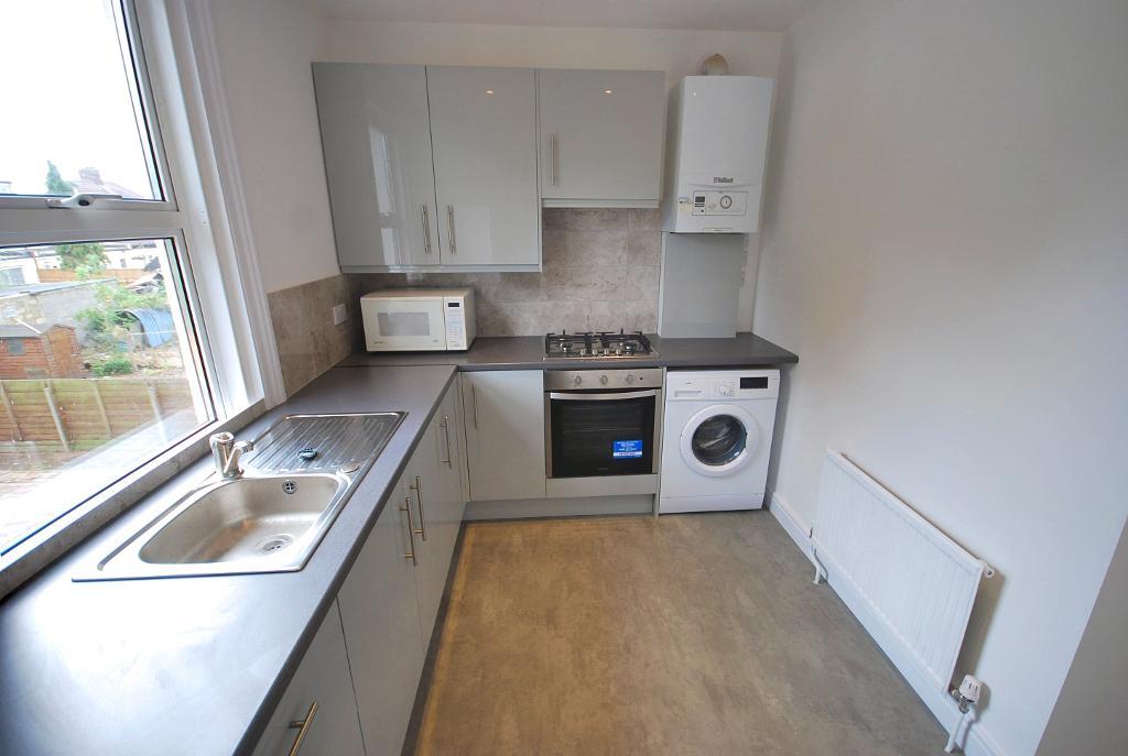 Flat Thurlby Road in Greater London