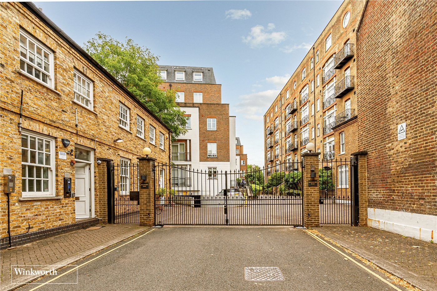 Flat Heathfield Terrace in Greater London