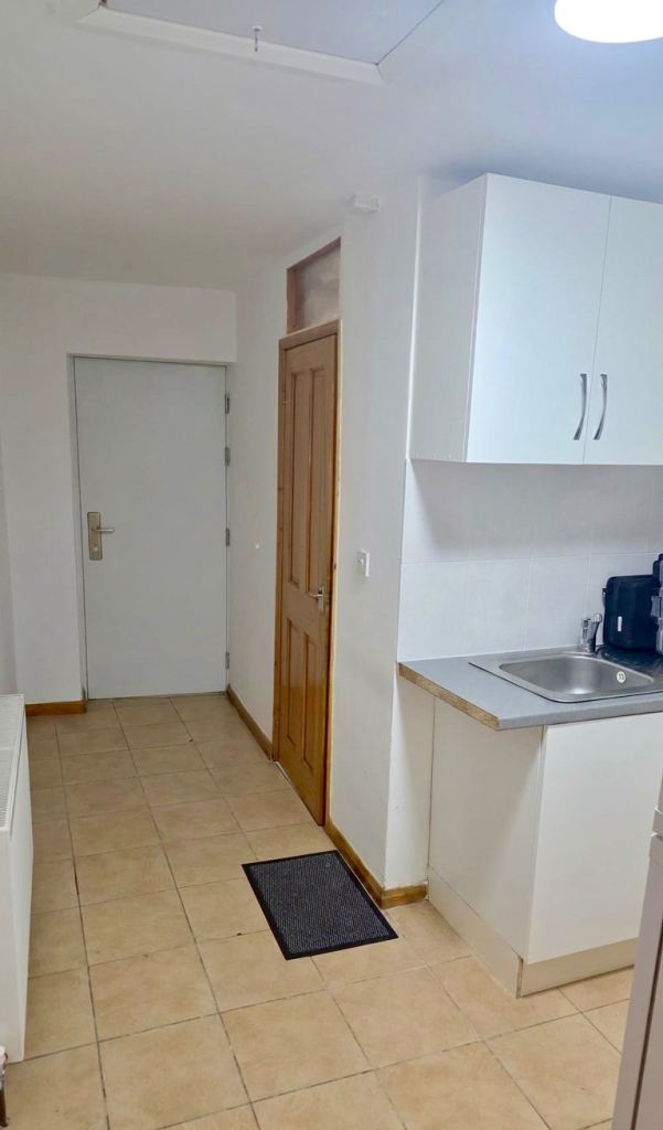 Flat Villiers Road in Greater London
