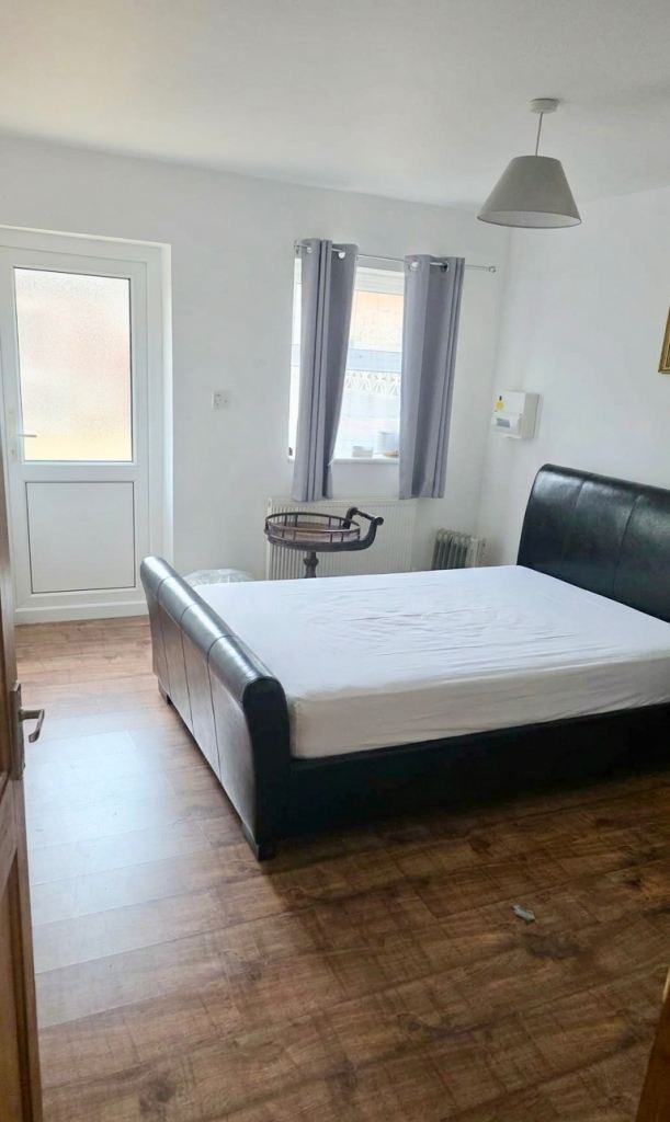 Flat Villiers Road in Greater London